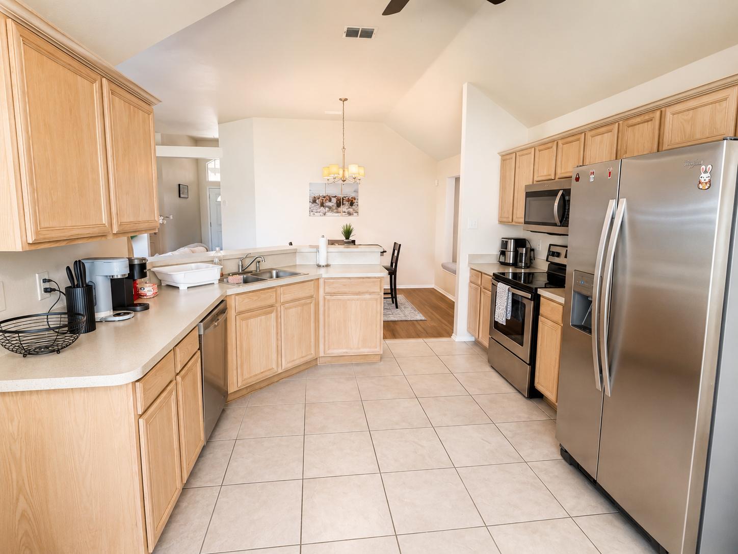 Full kitchen with appliances